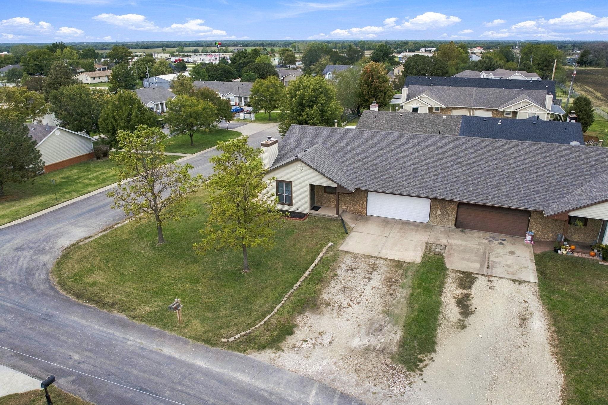 200 E Blue Property Photo 29