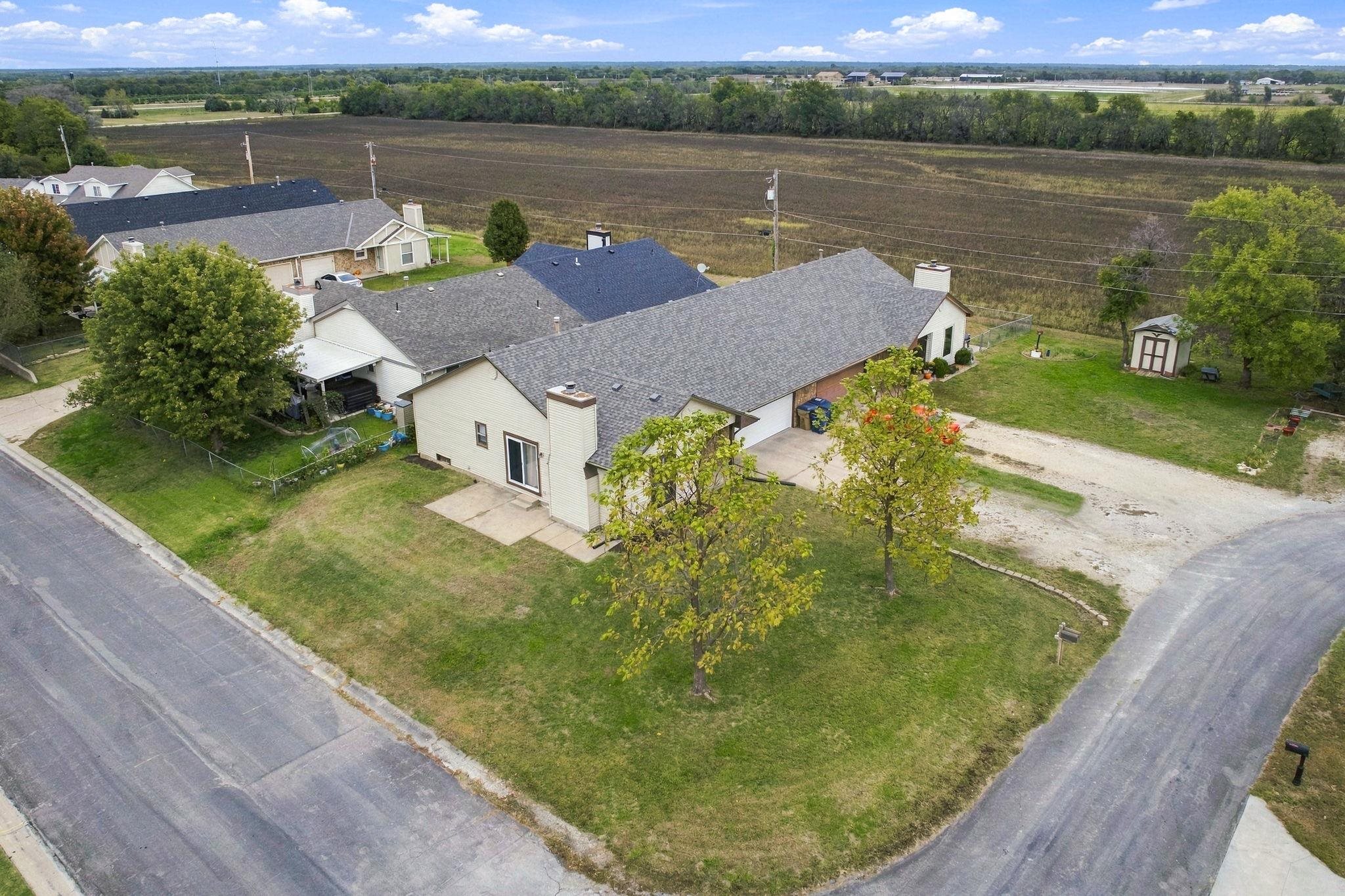 200 E Blue Property Photo 30