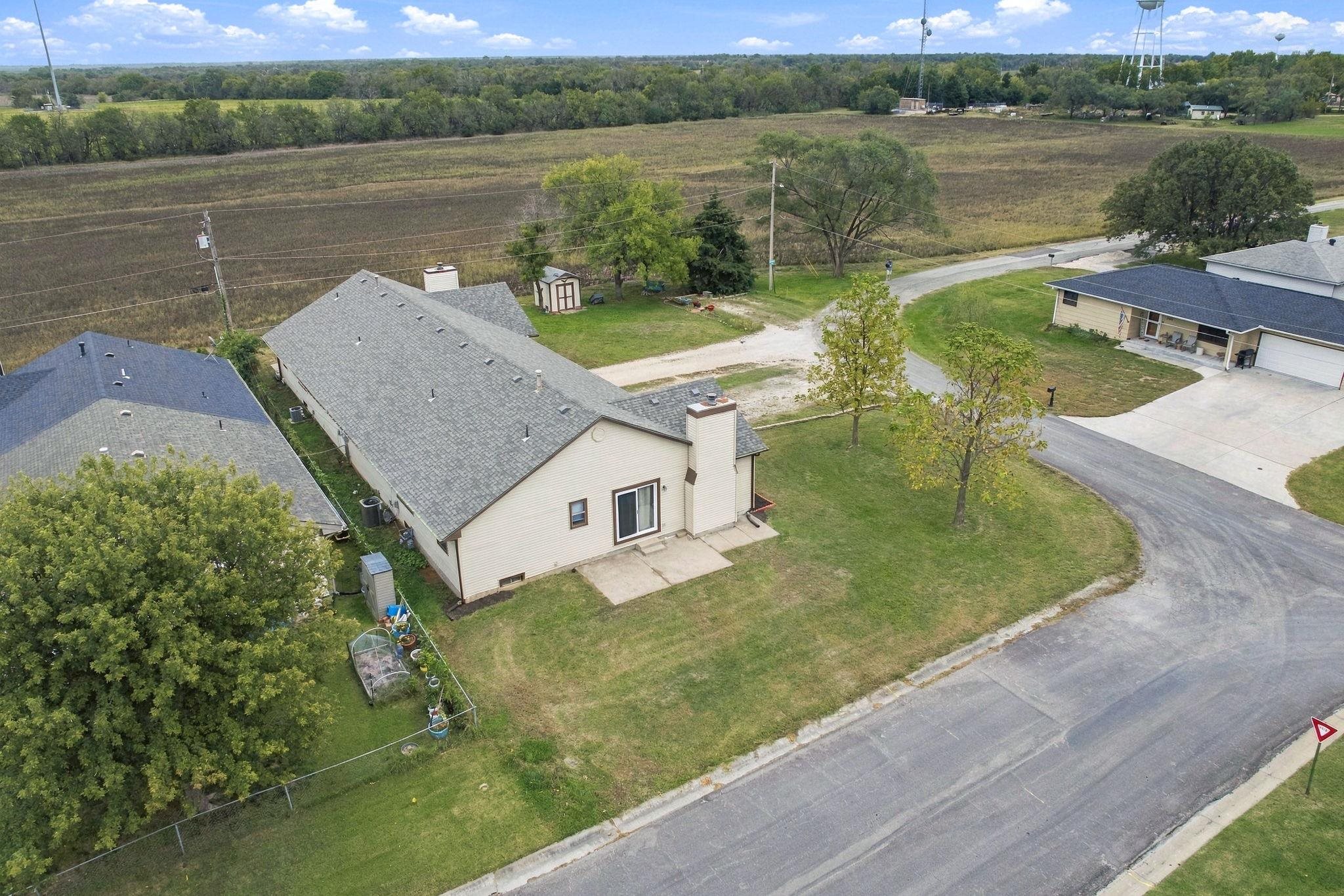 200 E Blue Property Photo 31