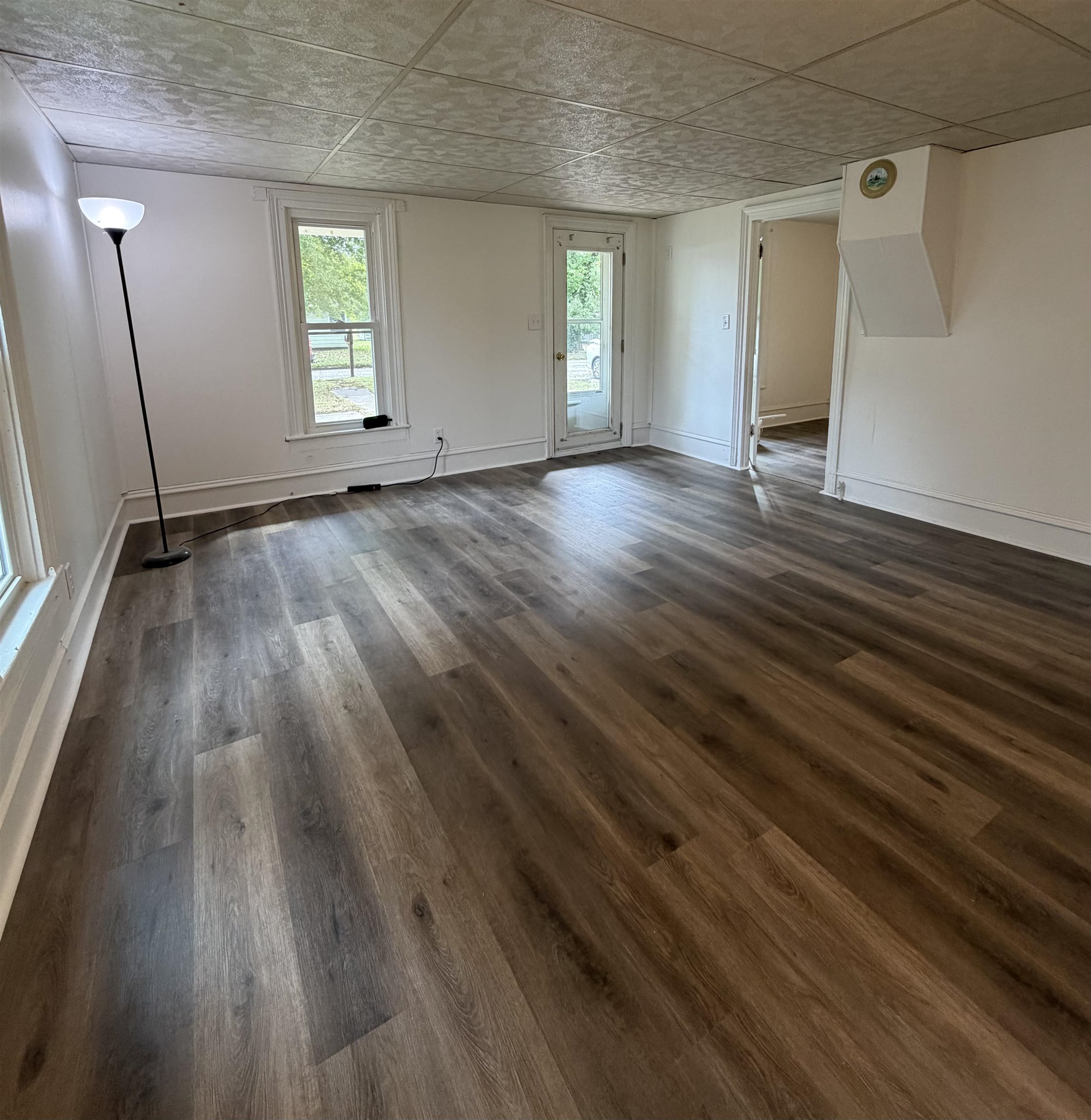 213 S Walnut Property Photo 4