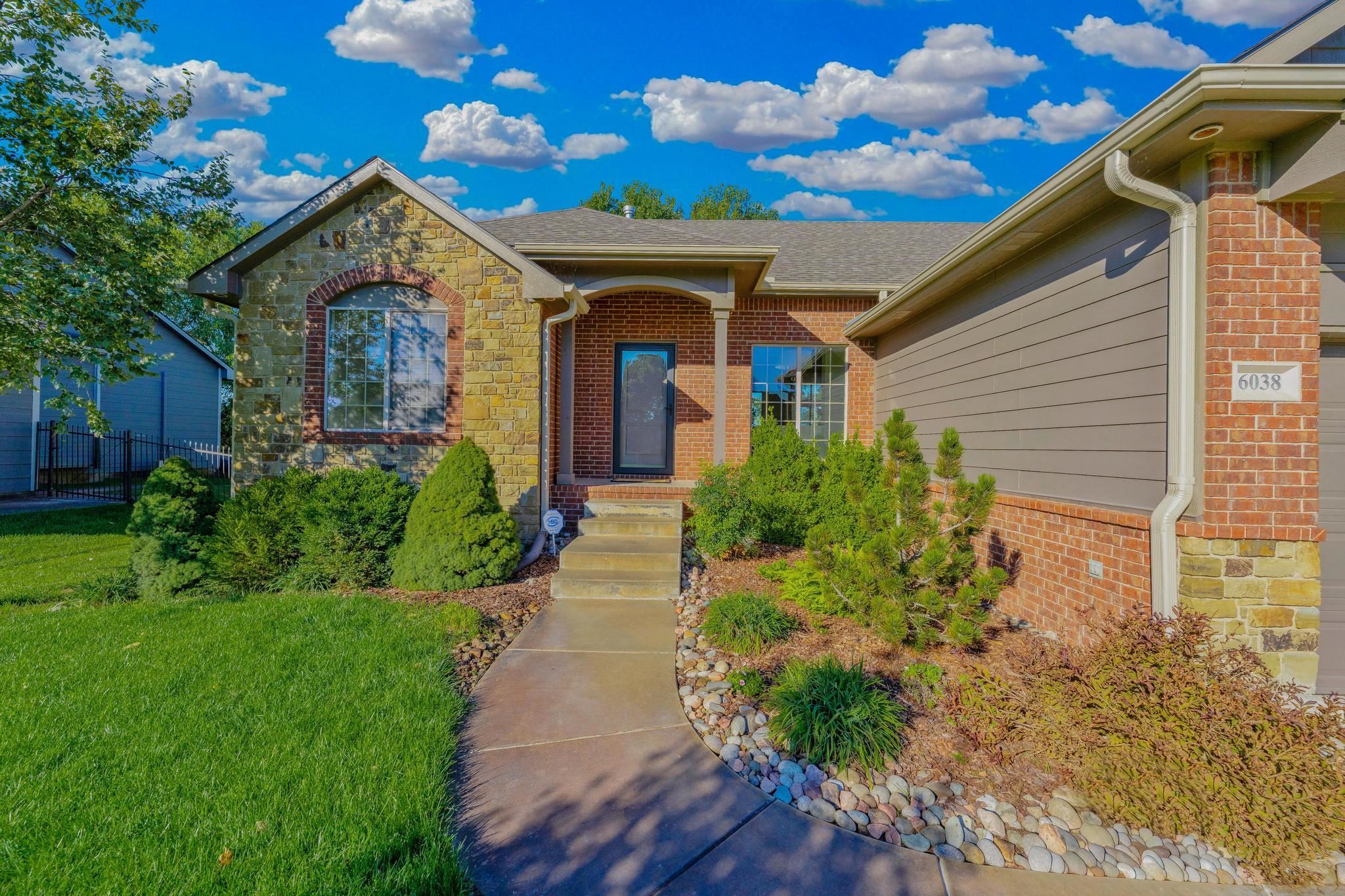 6038 W Driftwood Ct. Property Photo 2