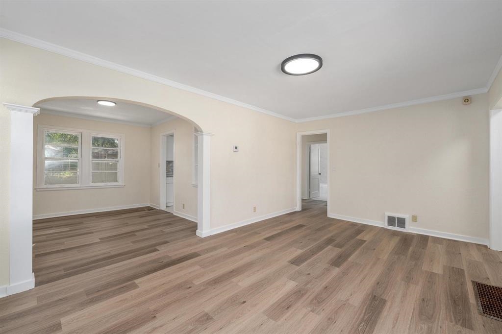 2122 N Erie Ave Property Photo 5