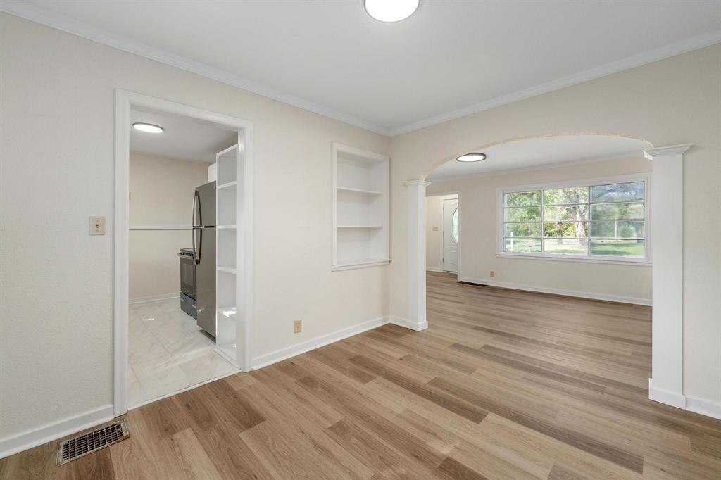 2122 N Erie Ave Property Photo 6