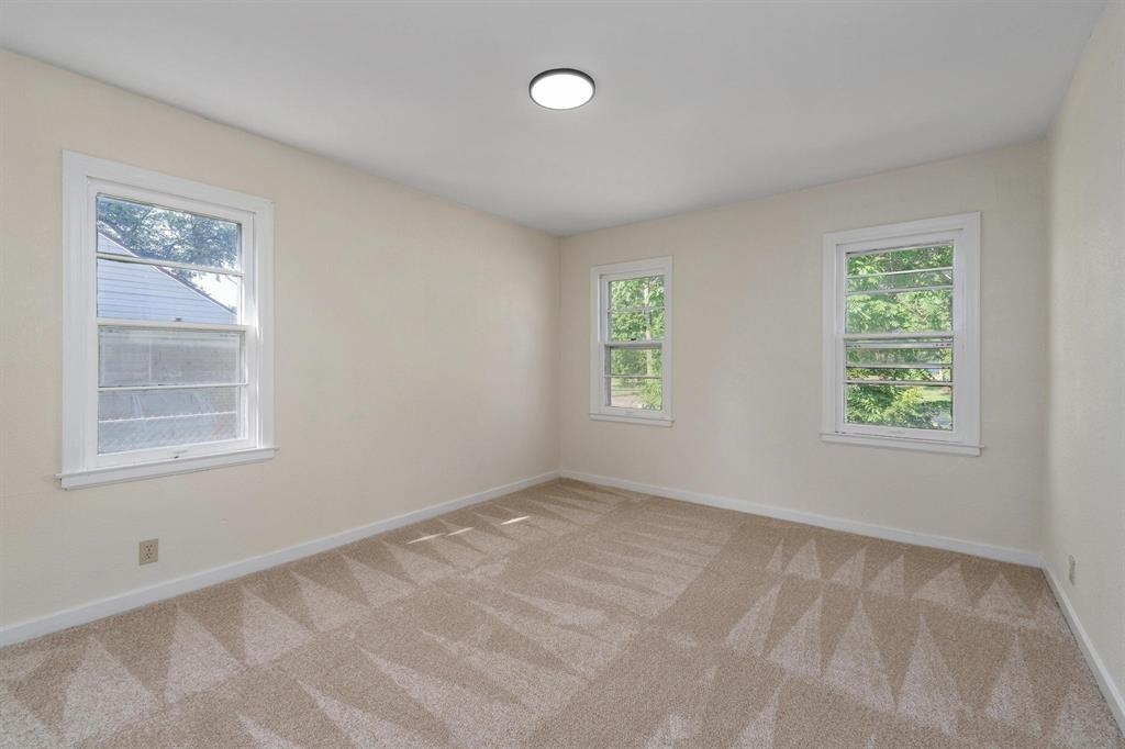 2122 N Erie Ave Property Photo 10