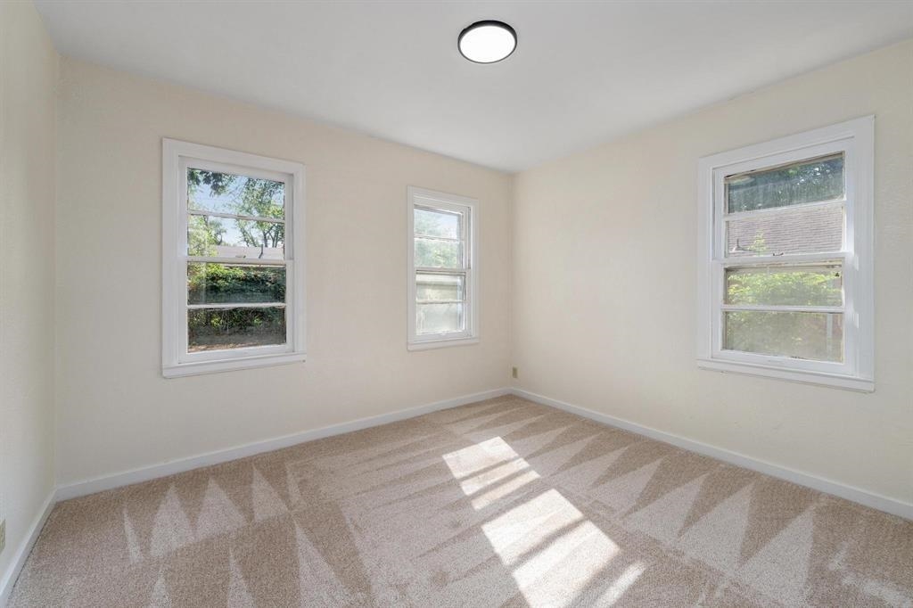 2122 N Erie Ave Property Photo 14
