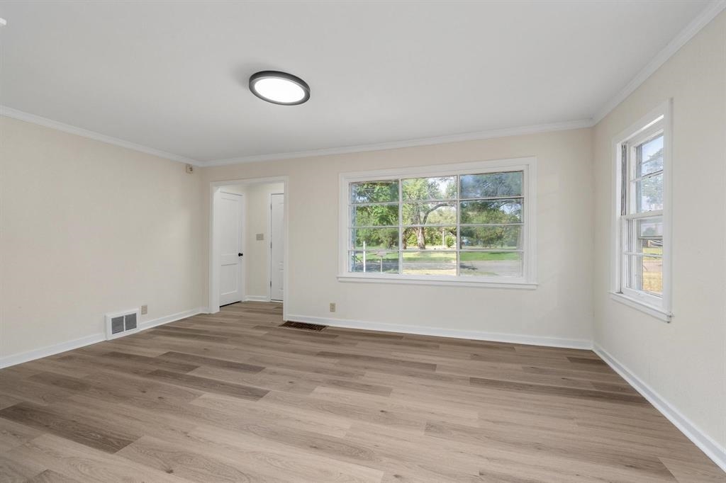 2122 N Erie Ave Property Photo 18