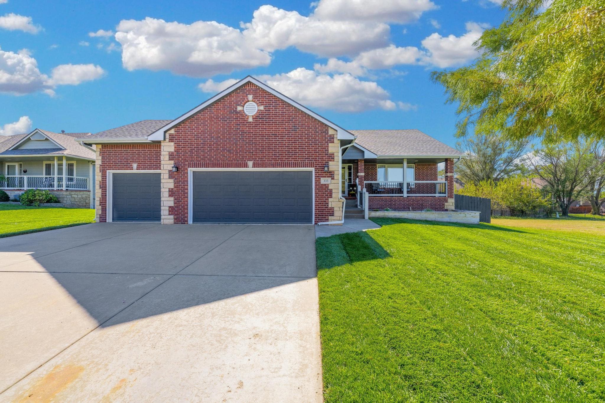 333 E Quail Ridge St Property Photo 1