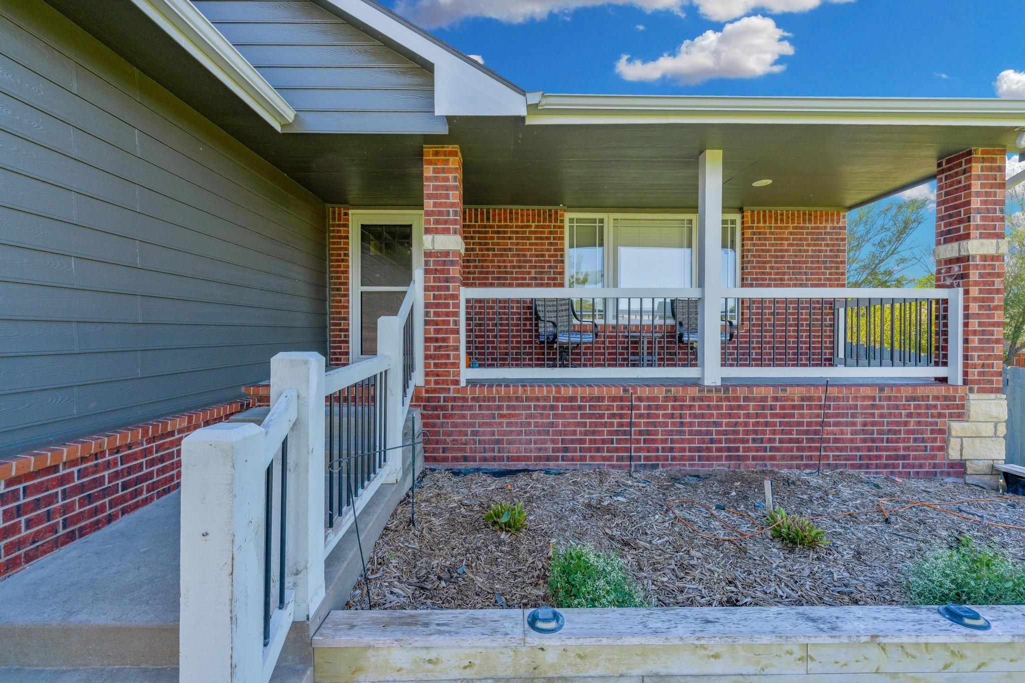 333 E Quail Ridge St Property Photo 2