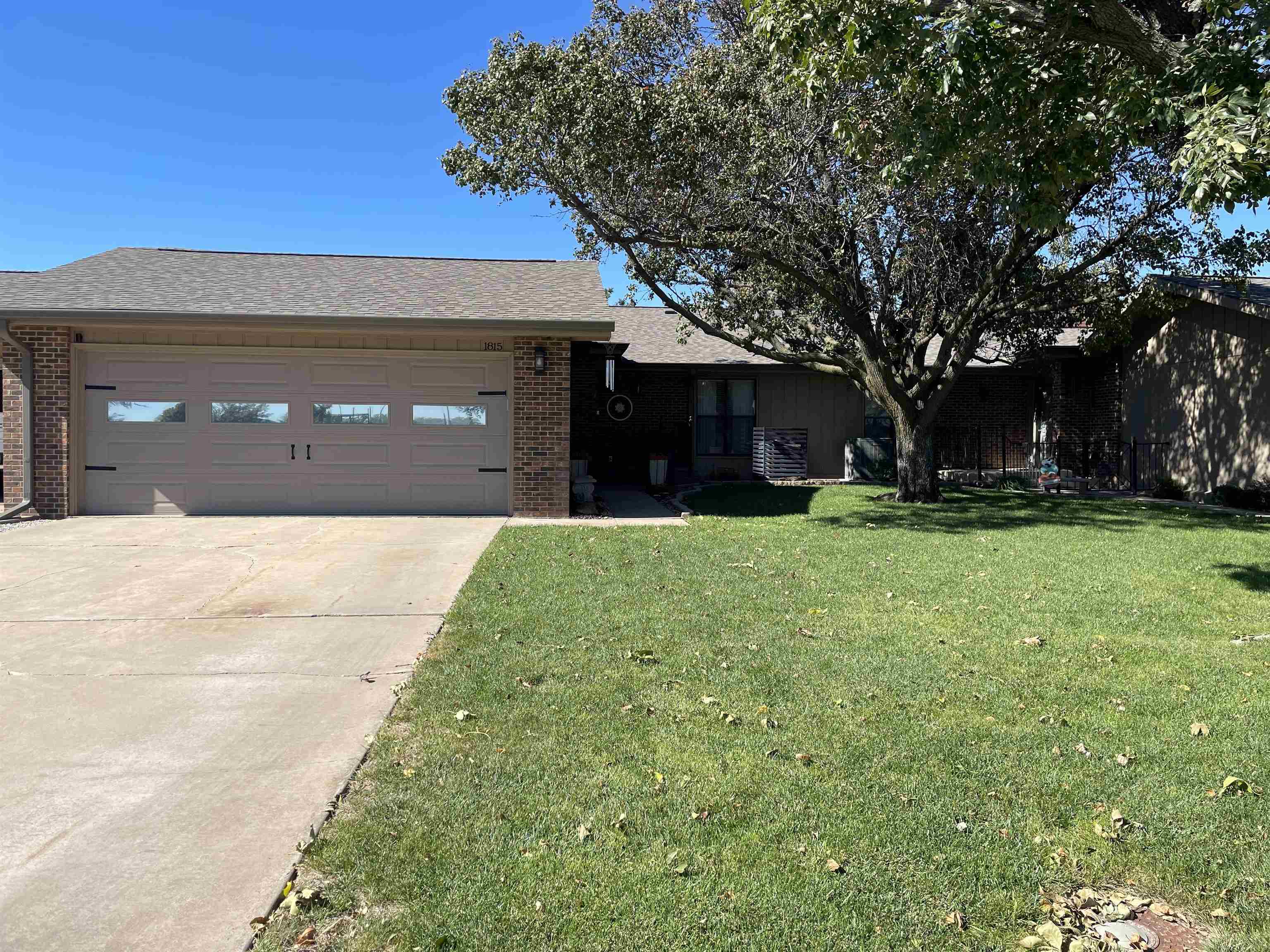 1815 White Sands Dr Property Photo 1