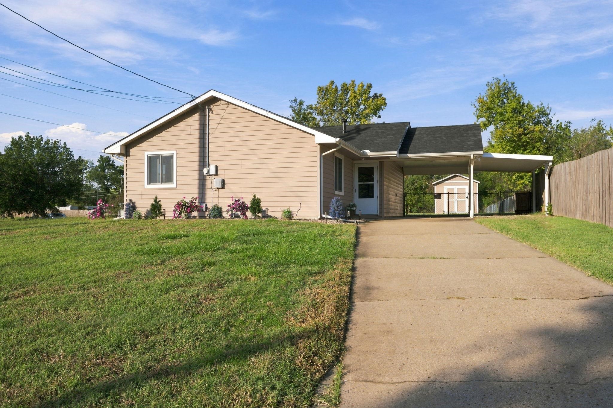 1015 N Saint Paul Property Photo 1