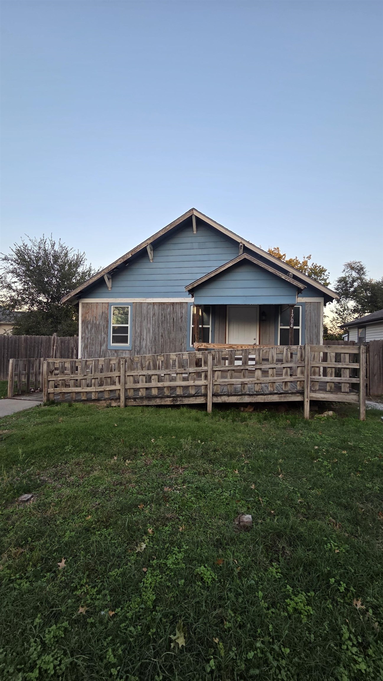 1704 S Glenn Ave. Property Photo 1
