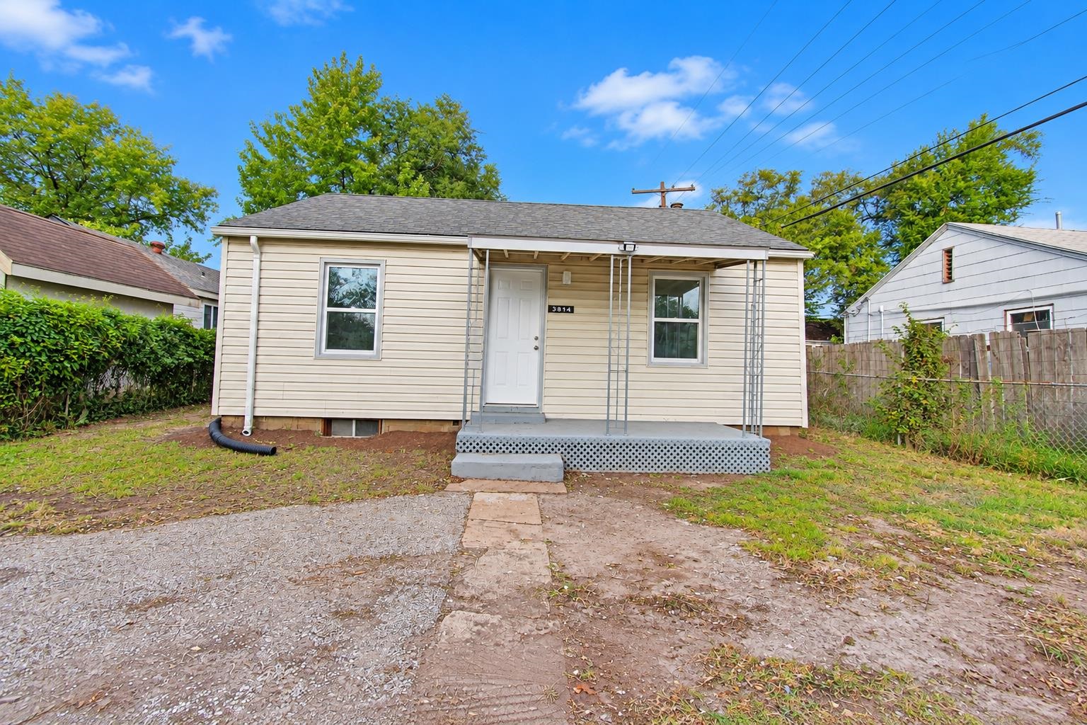 3814 E Cessna Dr Property Photo 1