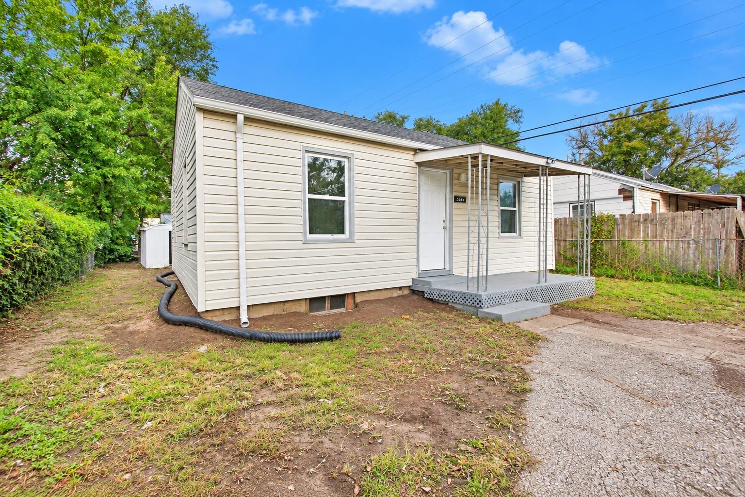 3814 E Cessna Dr Property Photo 2