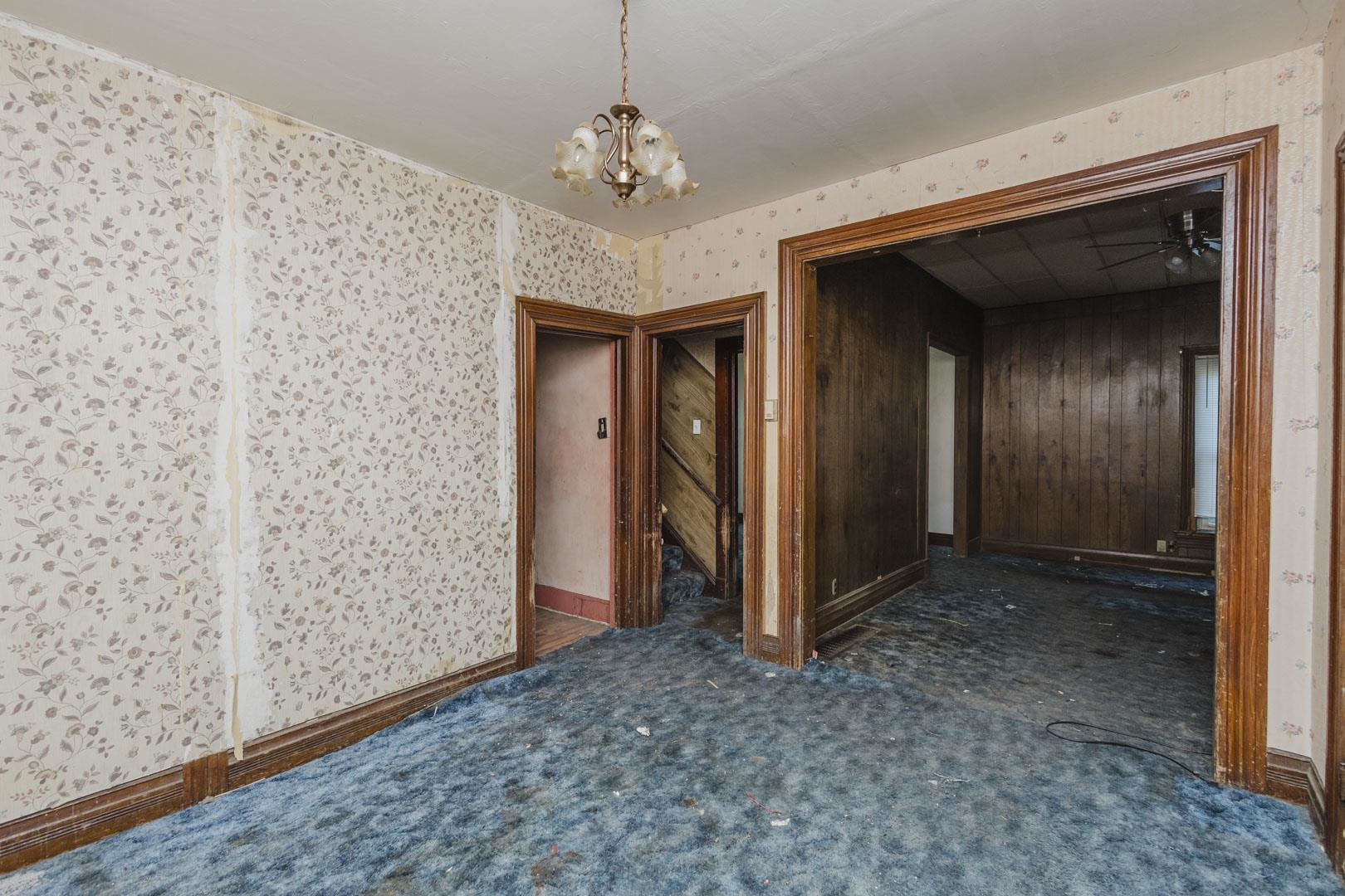 319 W 6th St. Property Photo 3