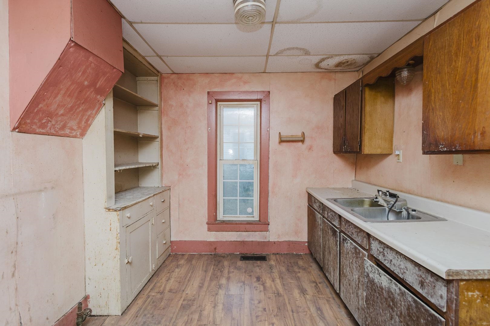 319 W 6th St. Property Photo 13
