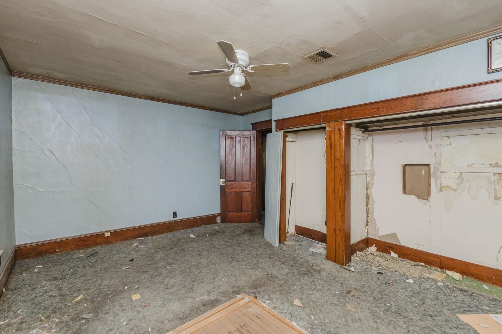 319 W 6th St. Property Photo 26