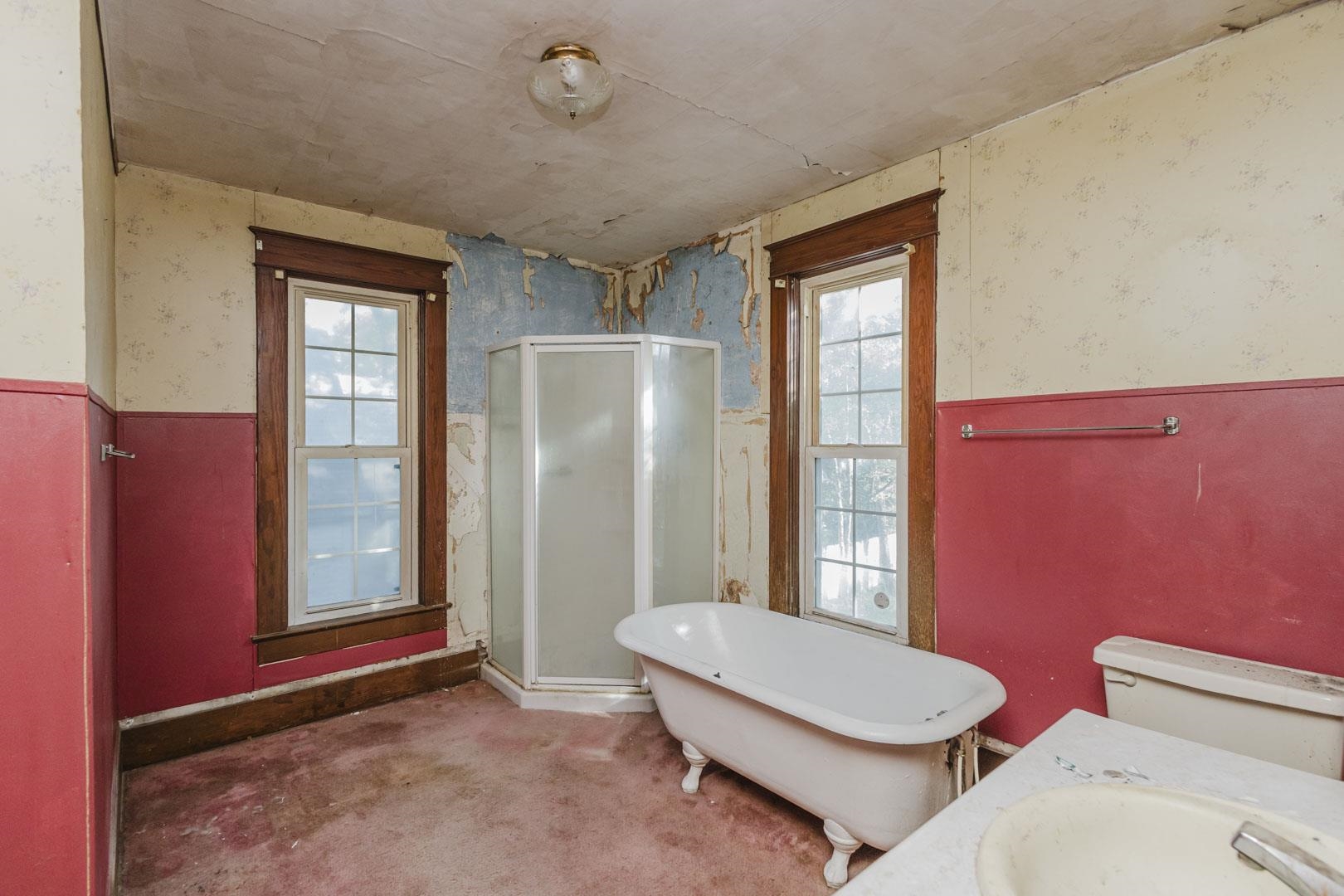 319 W 6th St. Property Photo 30