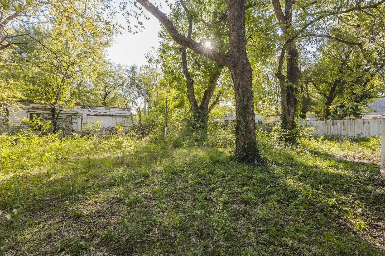 319 W 6th St. Property Photo 36