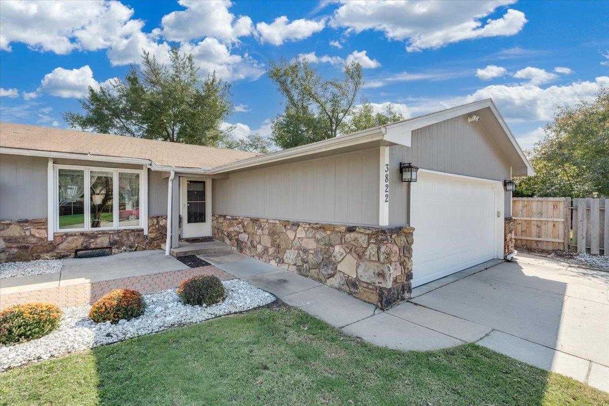 3822 N Garland Property Photo 1