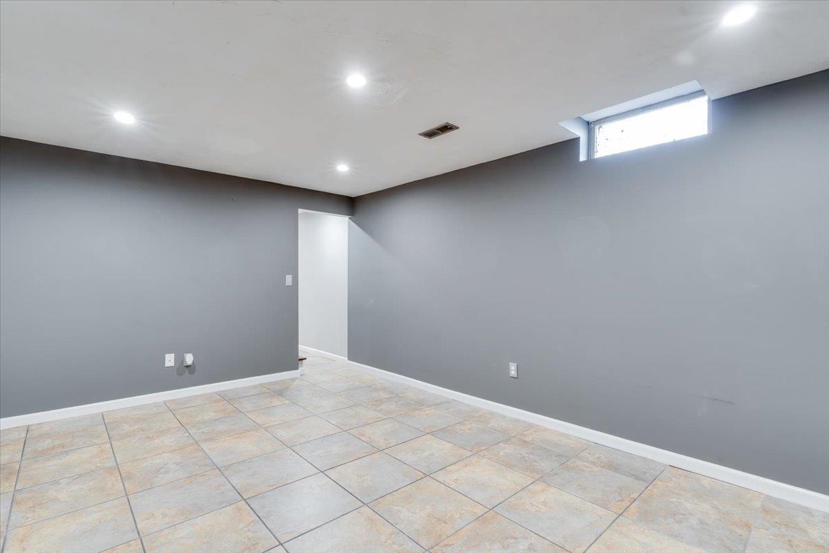 3822 N Garland Property Photo 27