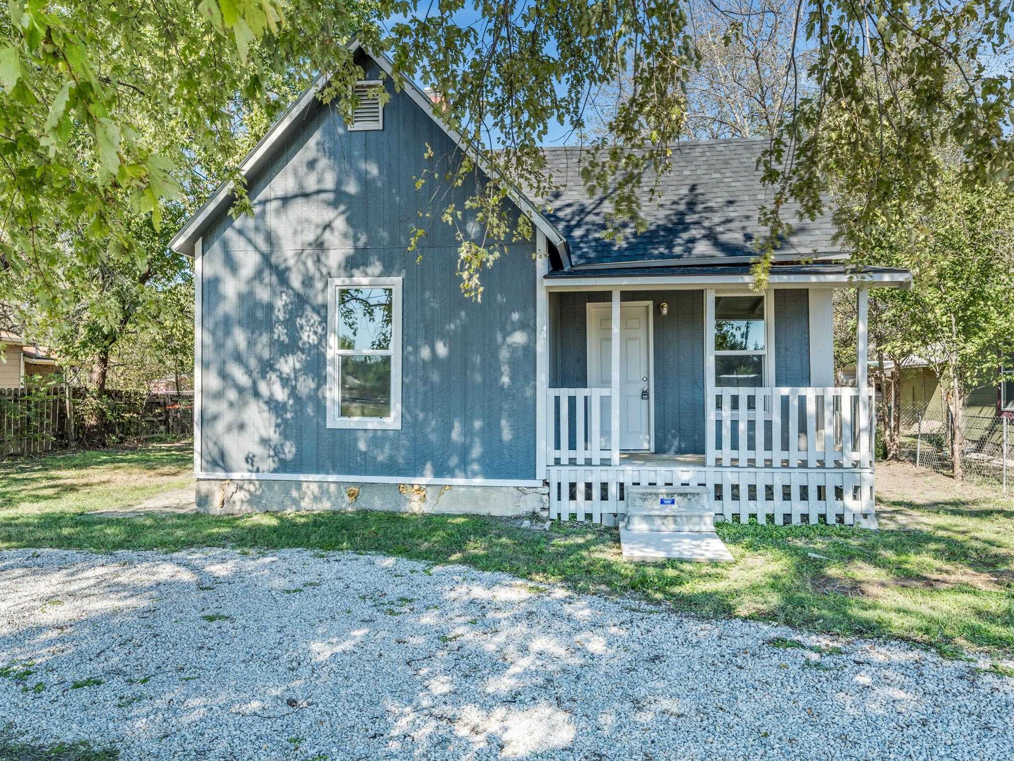 416 E 7th Property Photo 1