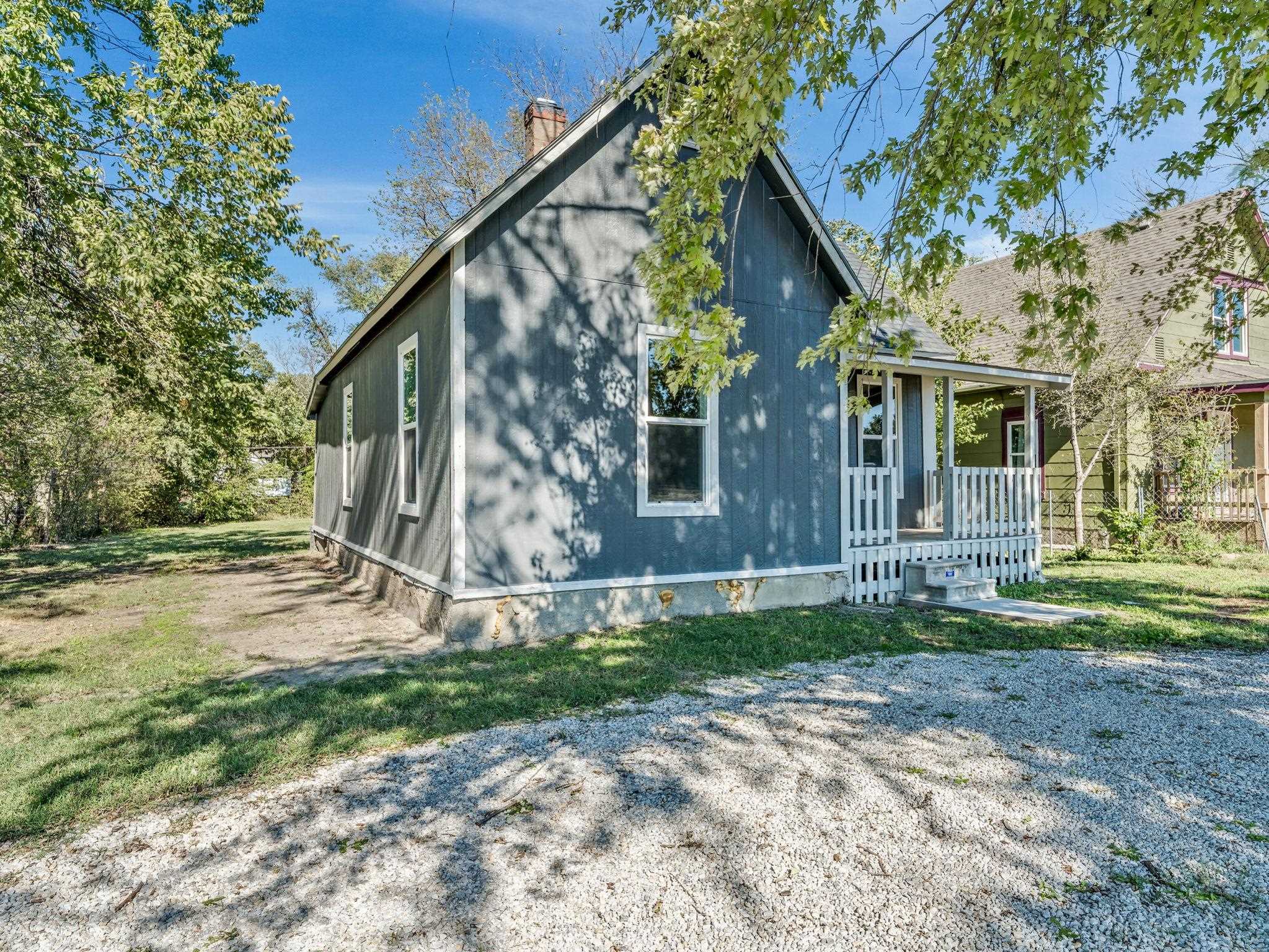 416 E 7th Property Photo 3