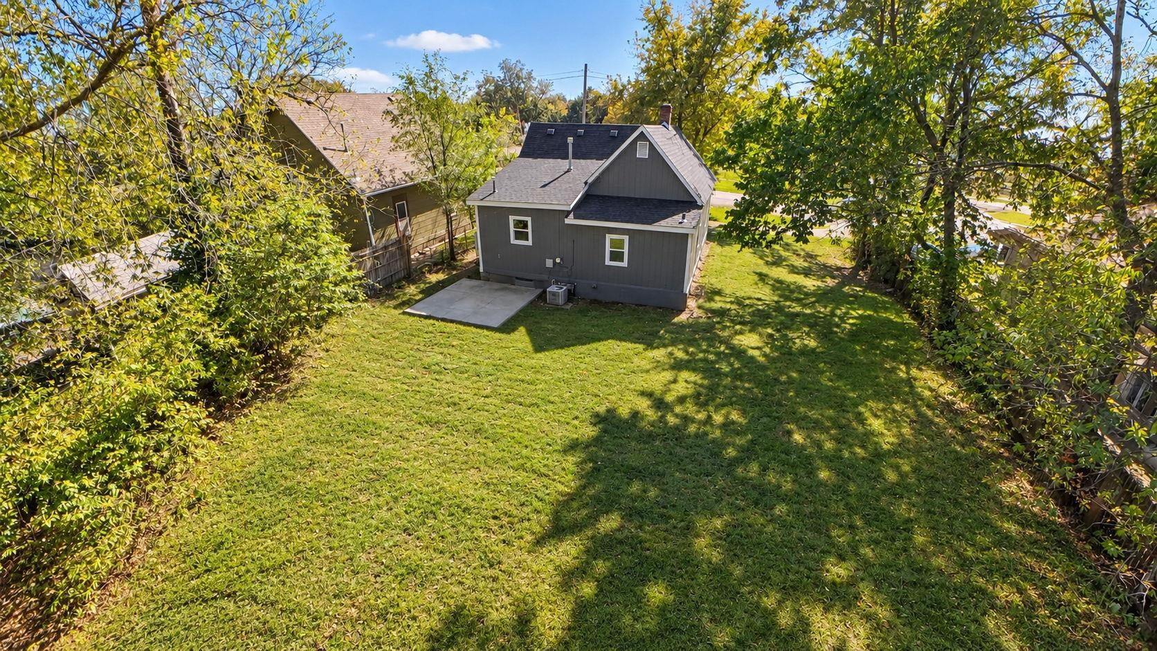 416 E 7th Property Photo 22