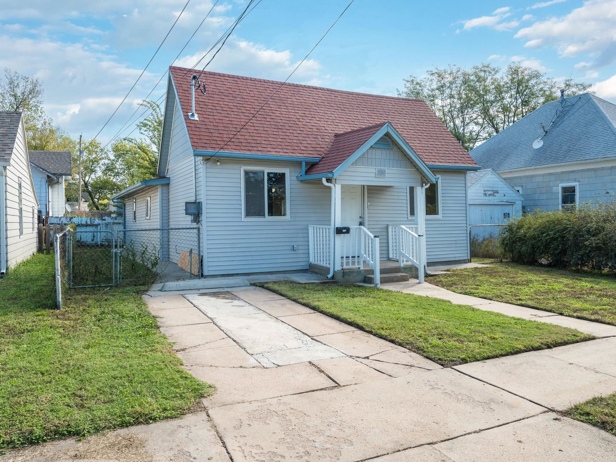 220 Old Main St Property Photo 3