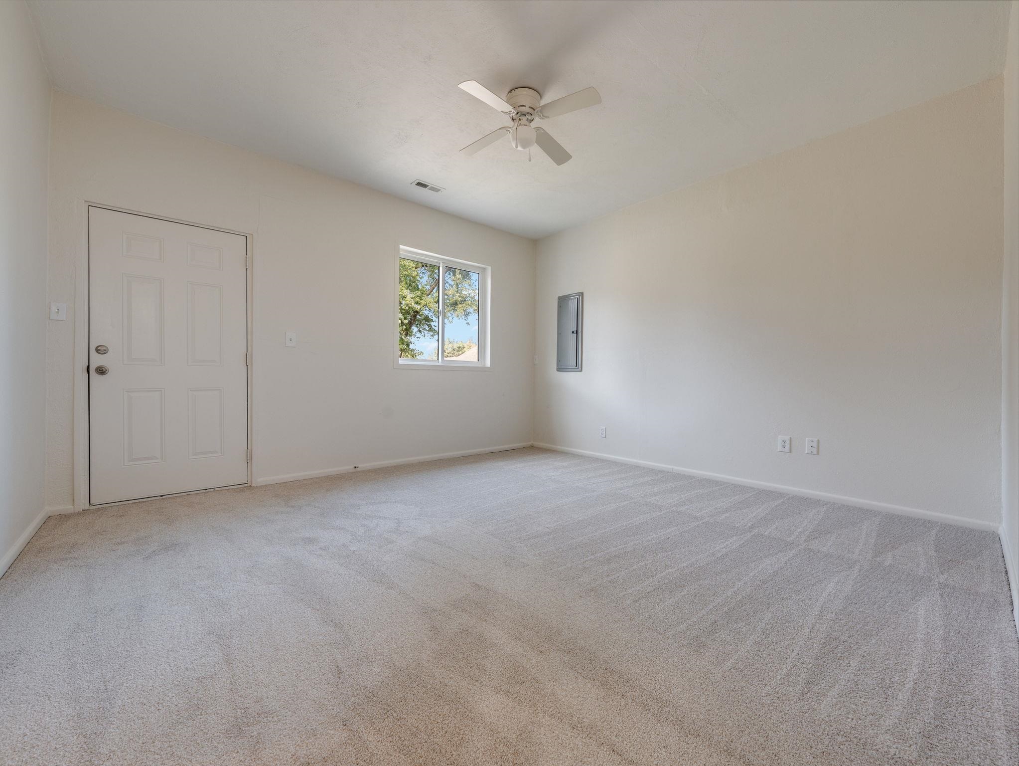 220 Old Main St Property Photo 6