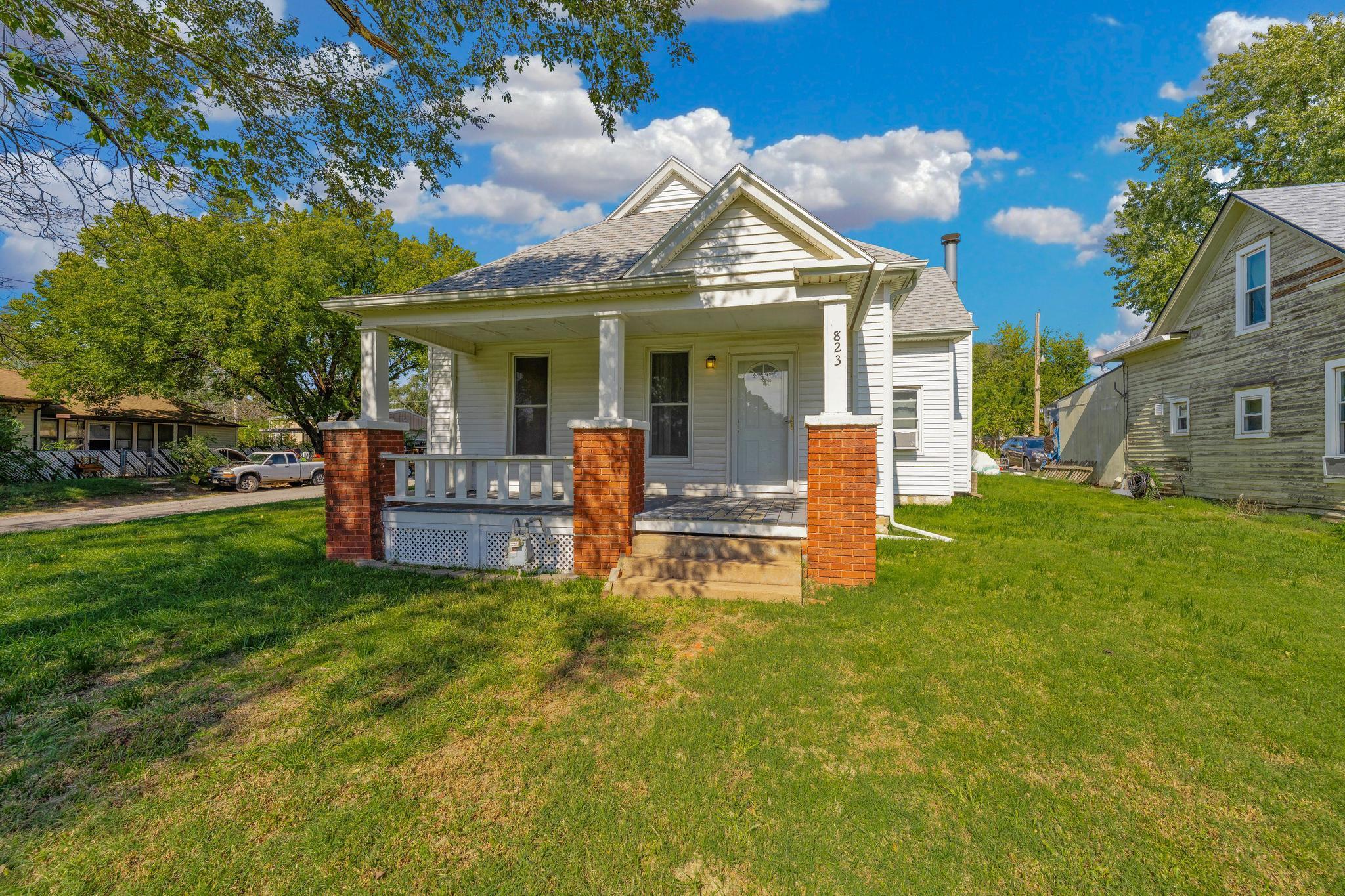 823 W Harvey Property Photo 1