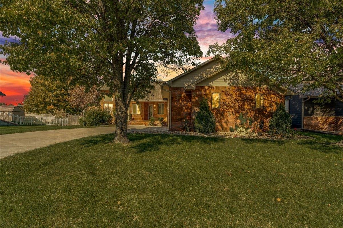 412 E Teal Ln. Property Photo 1