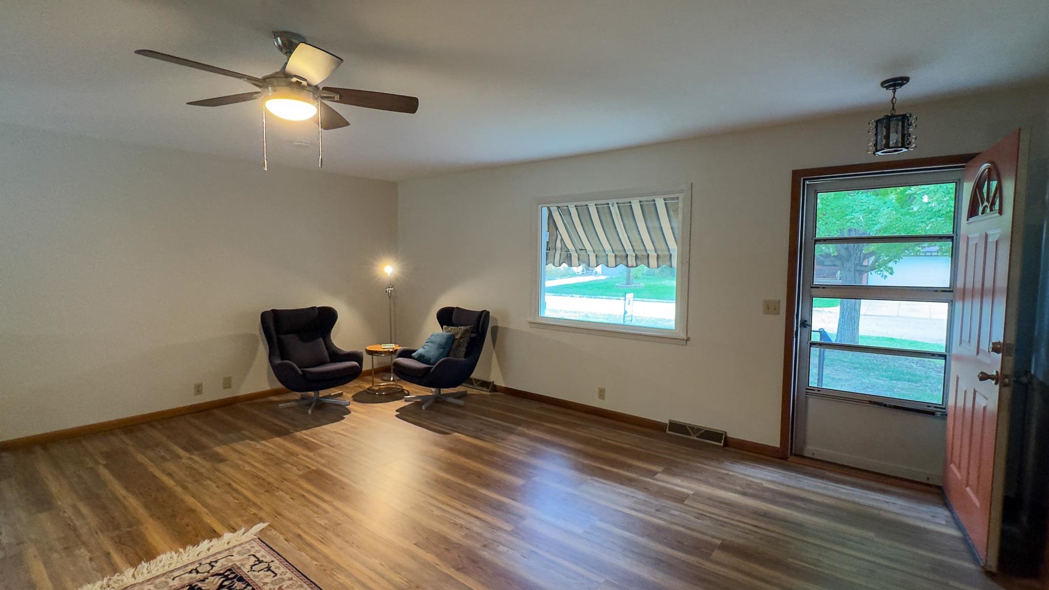 8442 W Murdock Ave Property Photo 3