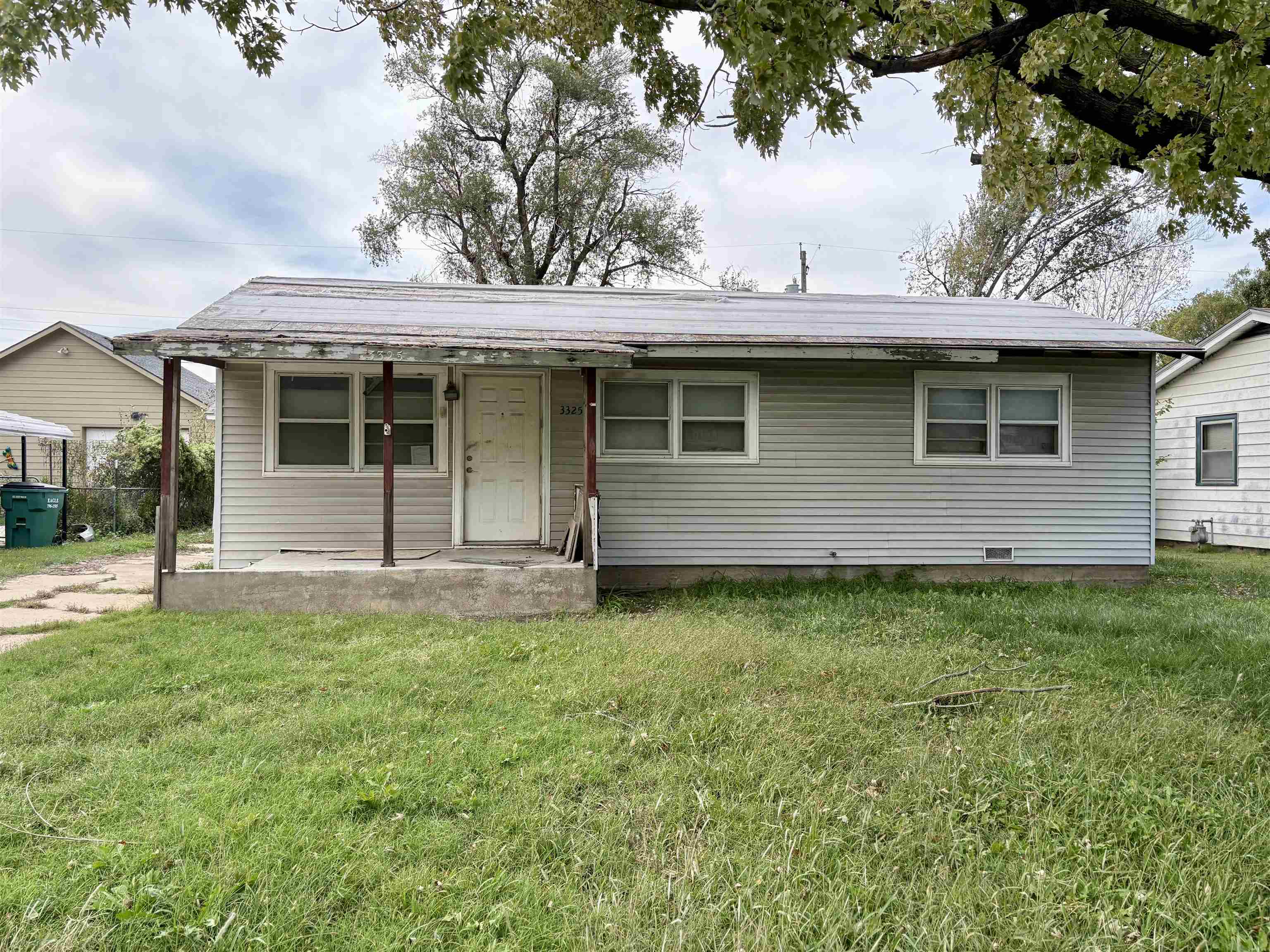 3325 S Vine St Property Photo 1