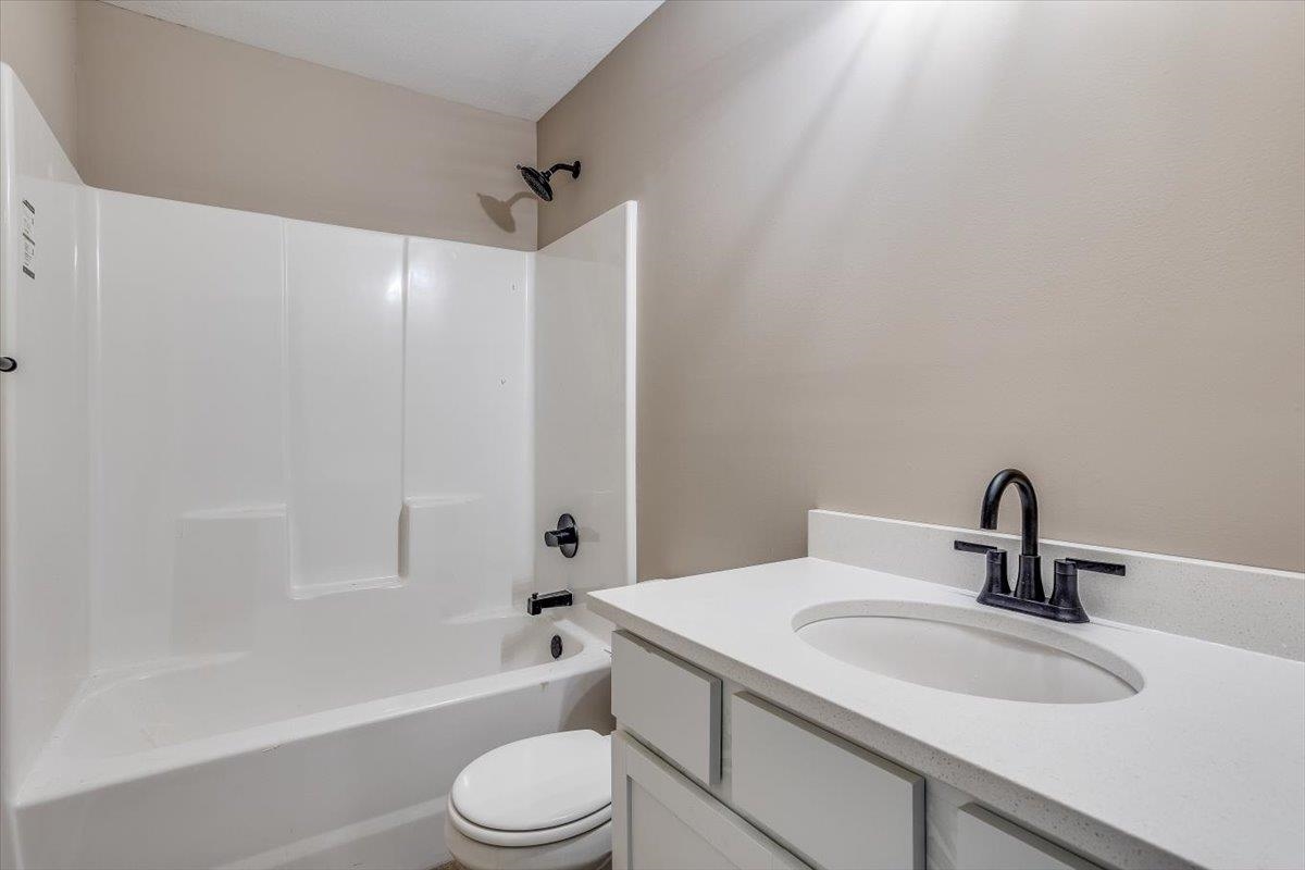12836/12838 W Wheatland St. Property Photo 11