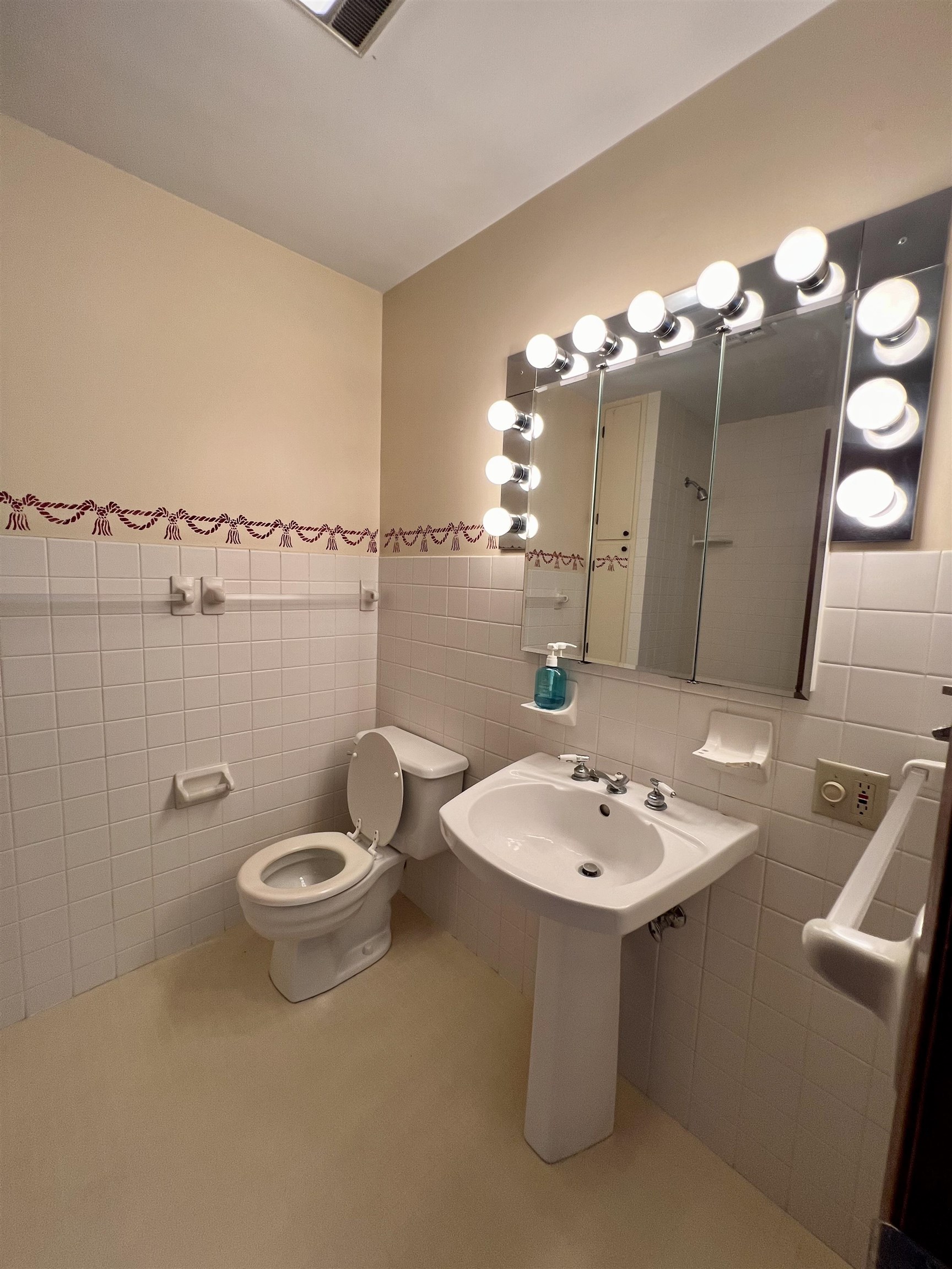 207 & 205 E 9th Property Photo 29