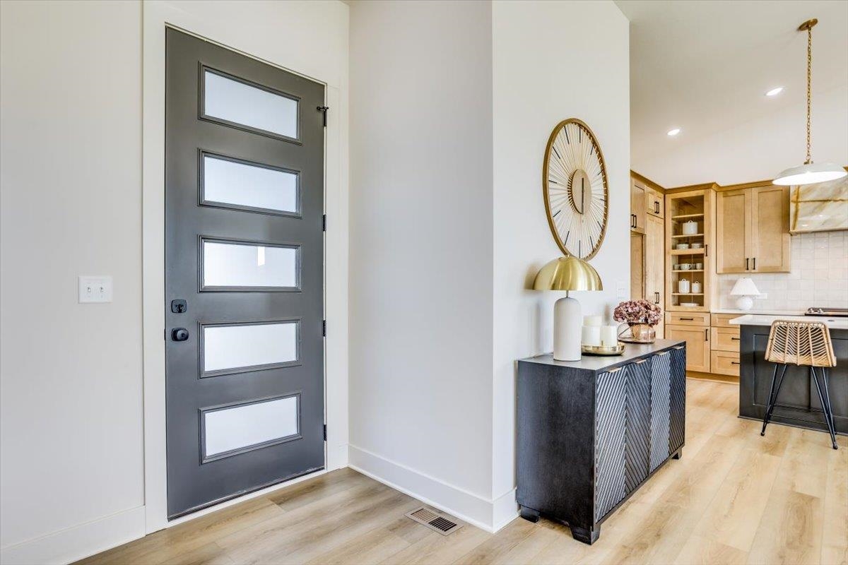 196 S Wellcrest Ct. Property Photo 3