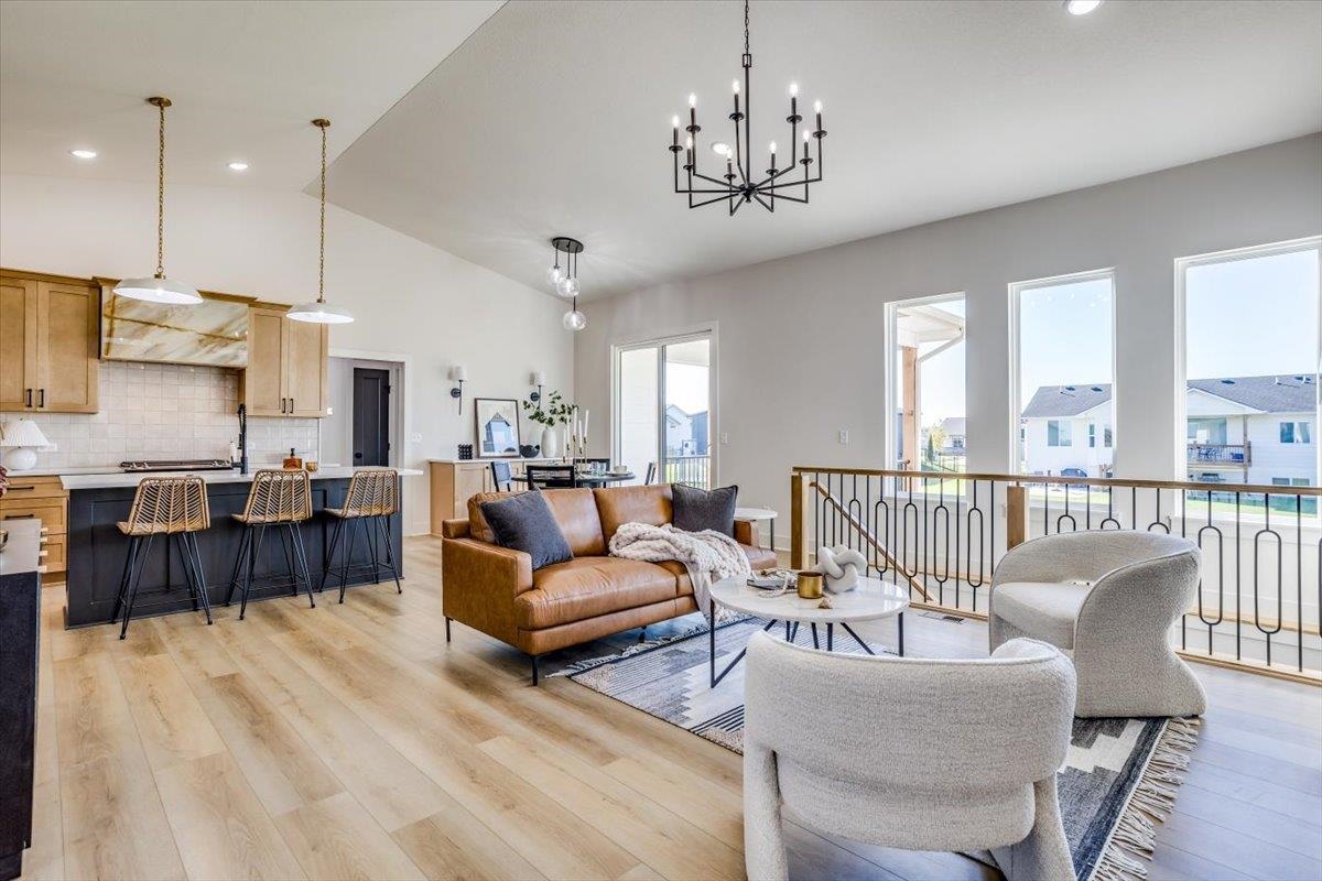 196 S Wellcrest Ct. Property Photo 5