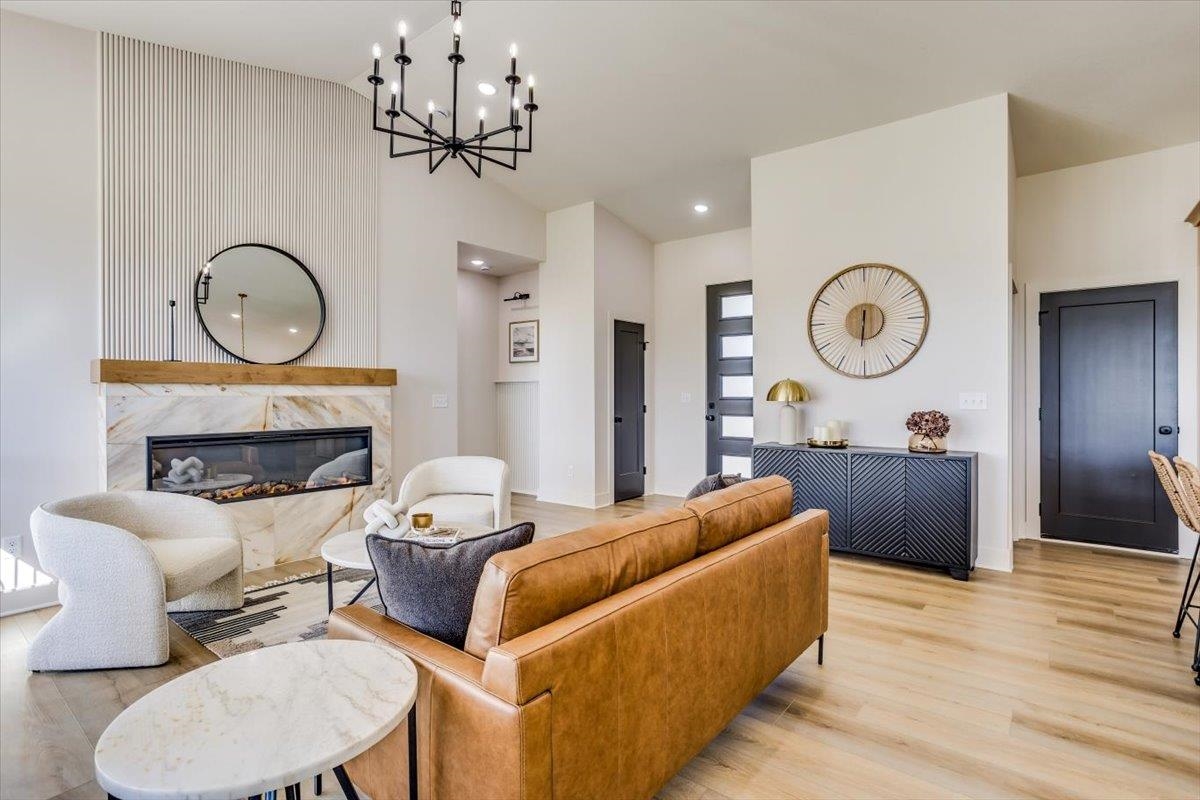 196 S Wellcrest Ct. Property Photo 6