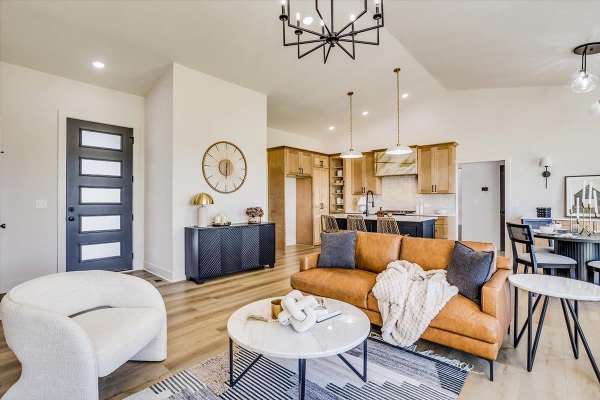 196 S Wellcrest Ct. Property Photo 7