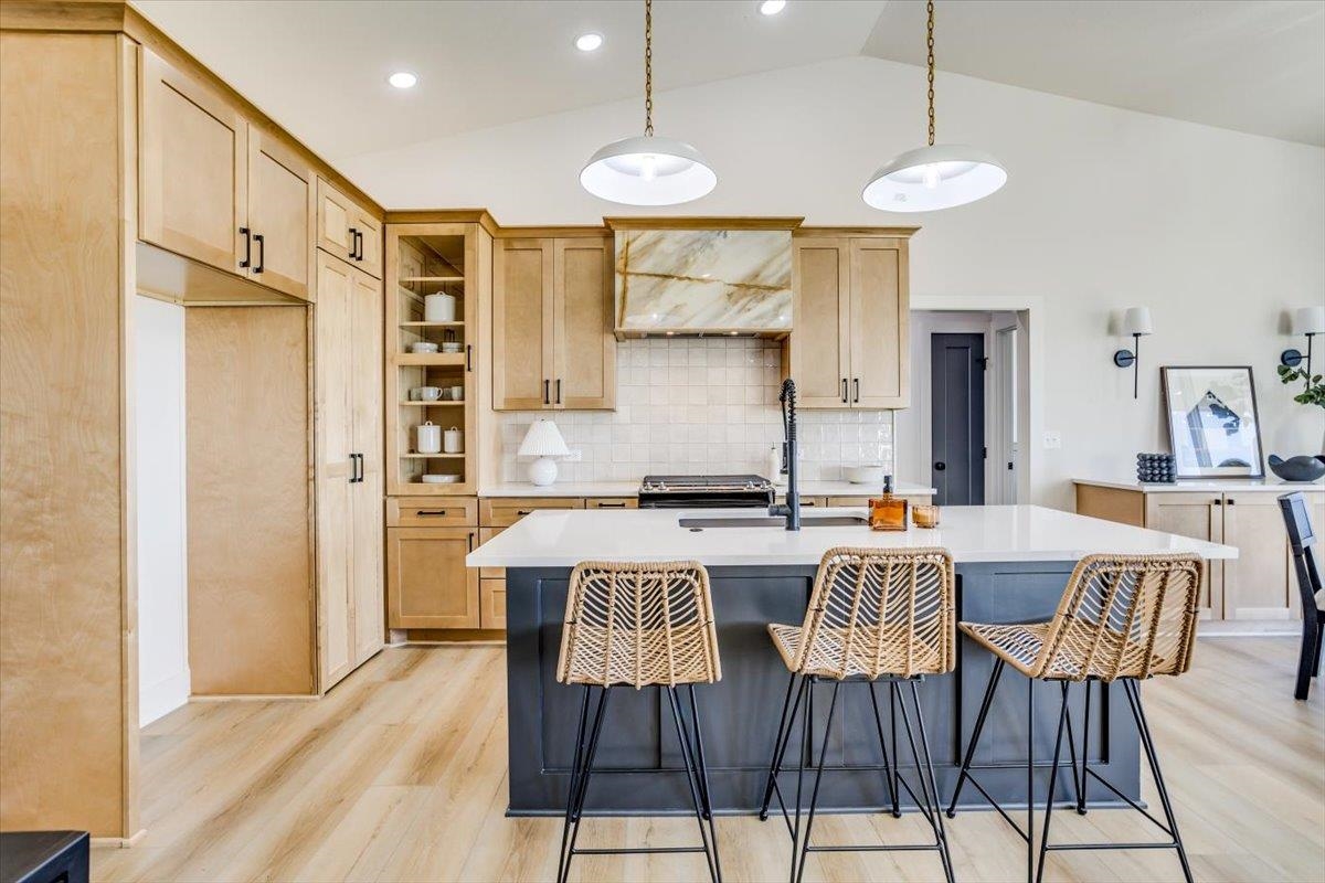 196 S Wellcrest Ct. Property Photo 8