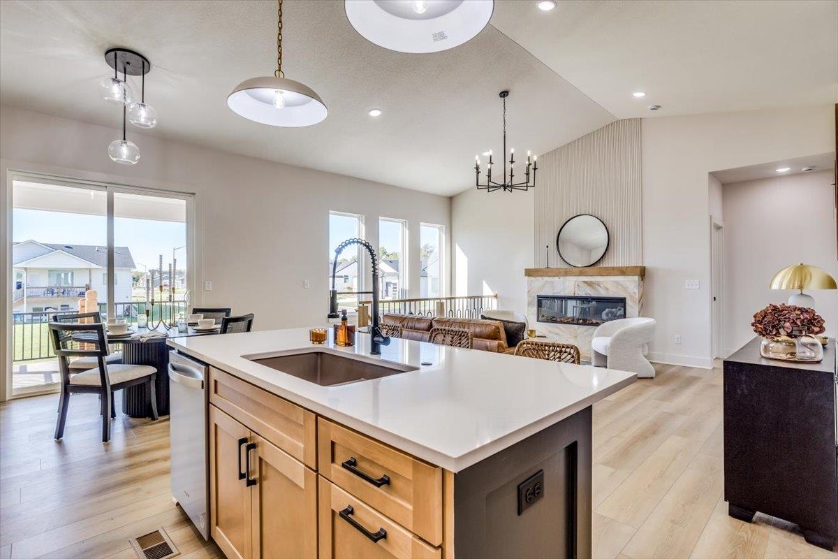 196 S Wellcrest Ct. Property Photo 10