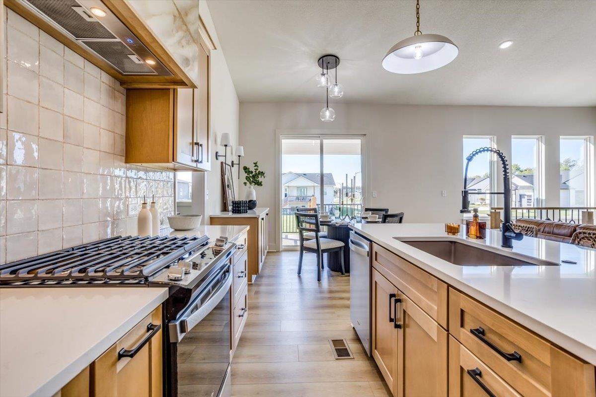 196 S Wellcrest Ct. Property Photo 11