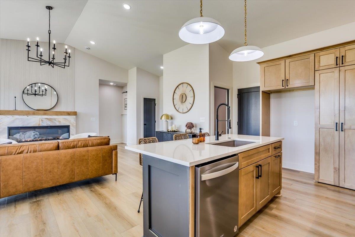 196 S Wellcrest Ct. Property Photo 13