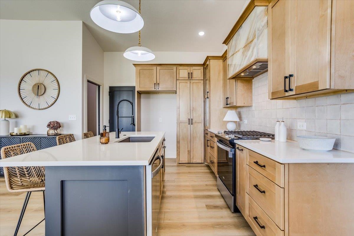 196 S Wellcrest Ct. Property Photo 14