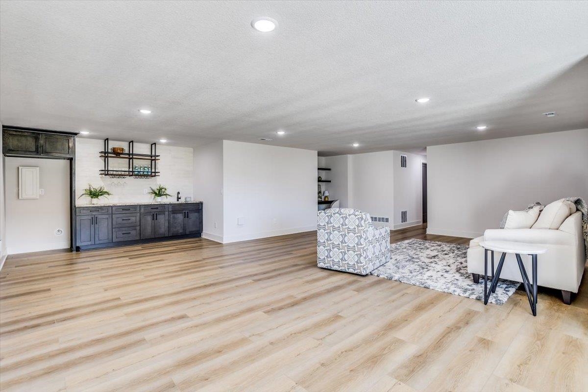 196 S Wellcrest Ct. Property Photo 27