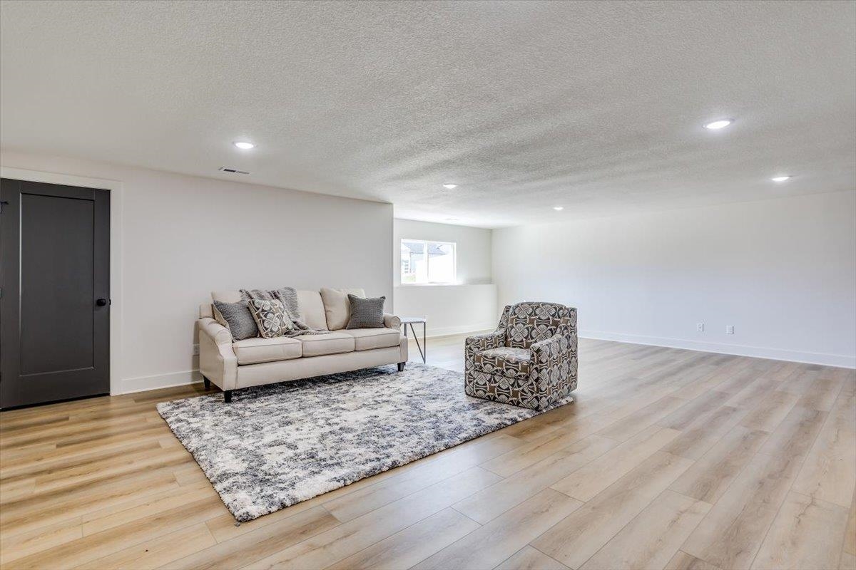 196 S Wellcrest Ct. Property Photo 29