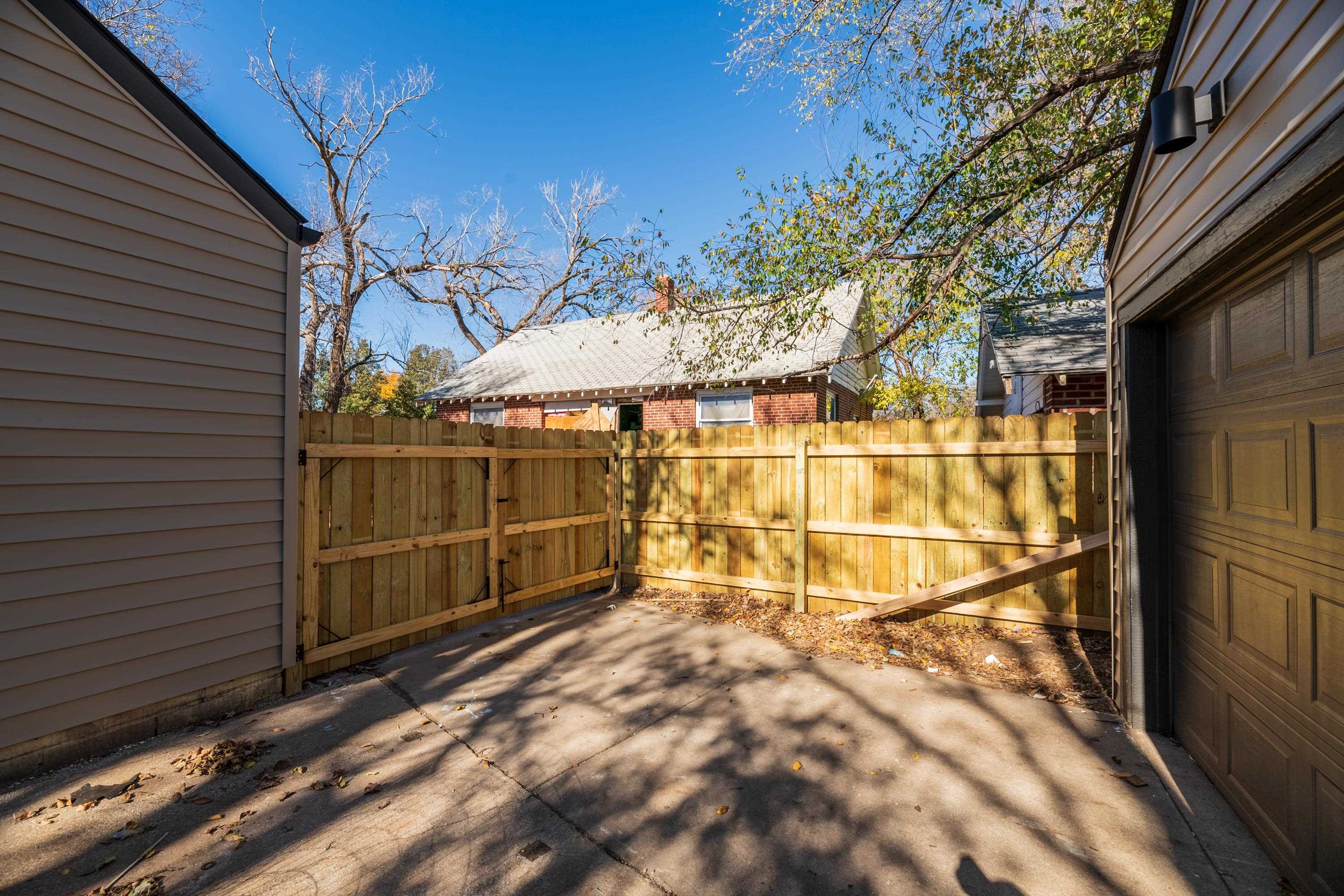 2116 S Mosley Ave Property Photo 20