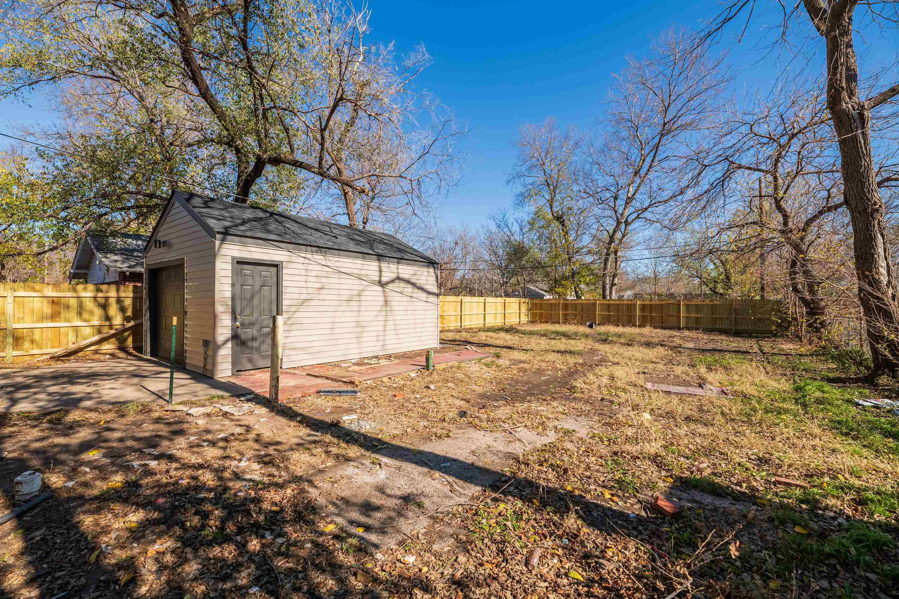 2116 S Mosley Ave Property Photo 21