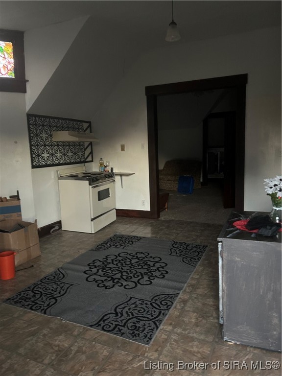 220 W Spring Street Property Photo 8