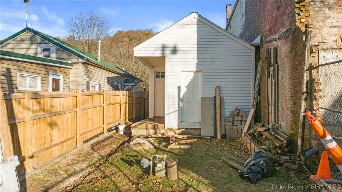 707 Walnut Street Property Photo 5